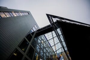 Ein Leitfaden über ETFs mit Schwerpunkt darauf, was ETFs sind und warum sie 2025 bei Anlegern so populär sind.